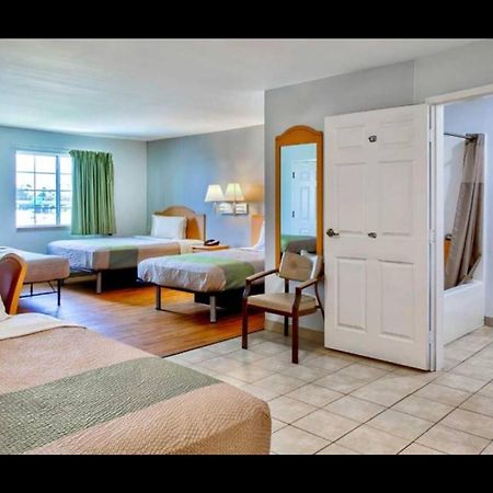 Oyo Townhouse Sulphur,La Extended Stay Kültér fotó
