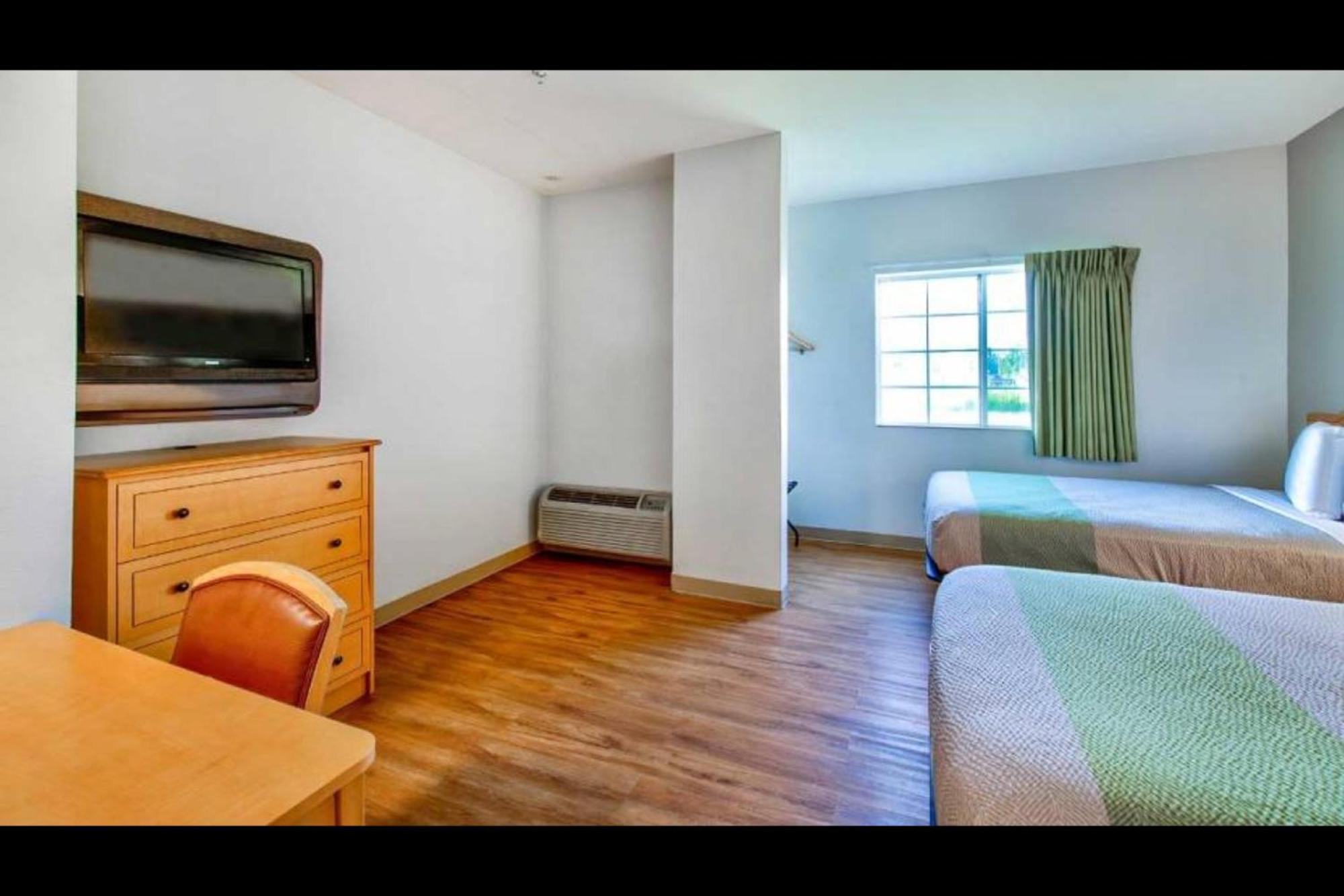 Oyo Townhouse Sulphur,La Extended Stay Kültér fotó