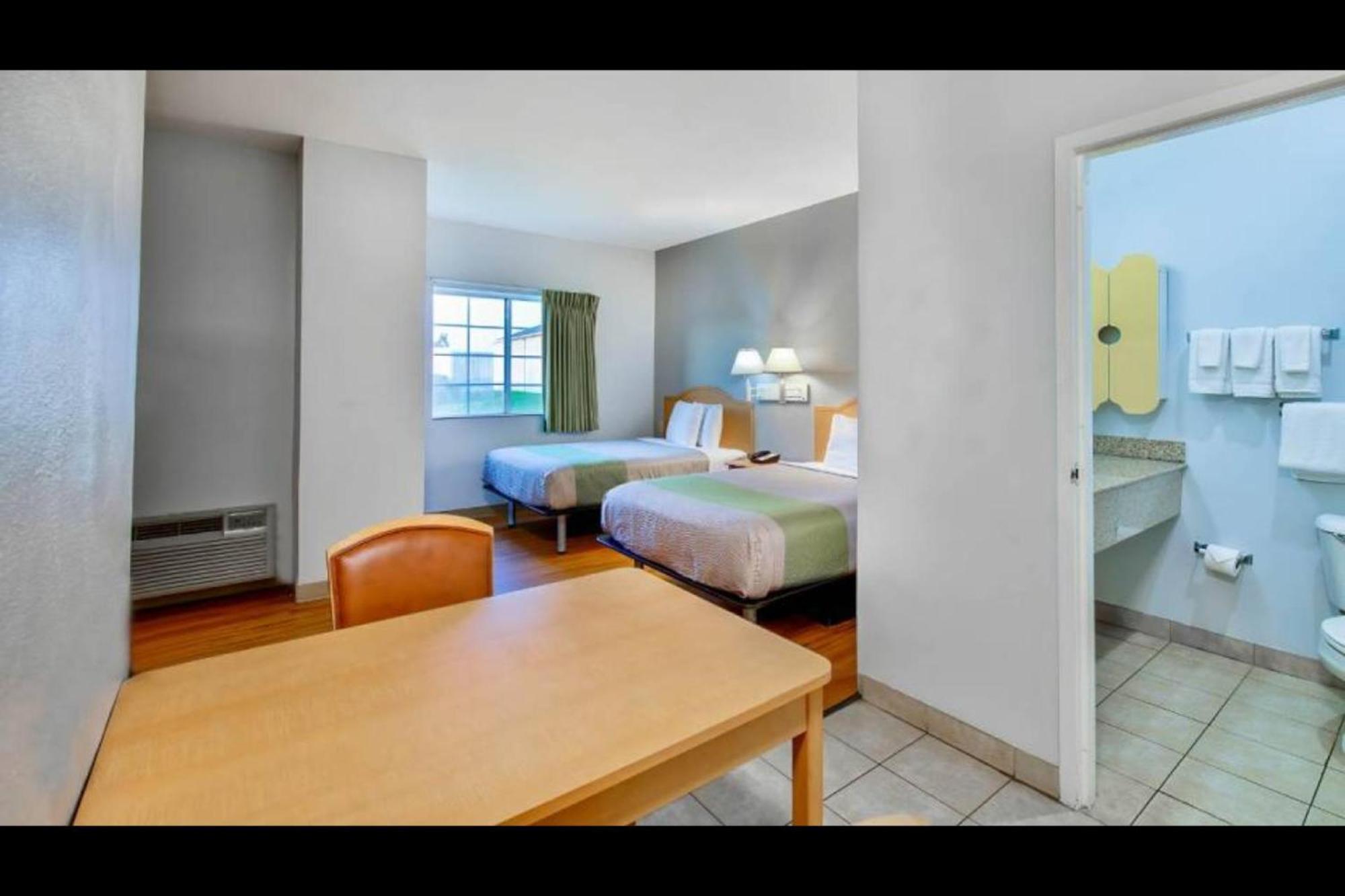 Oyo Townhouse Sulphur,La Extended Stay Kültér fotó