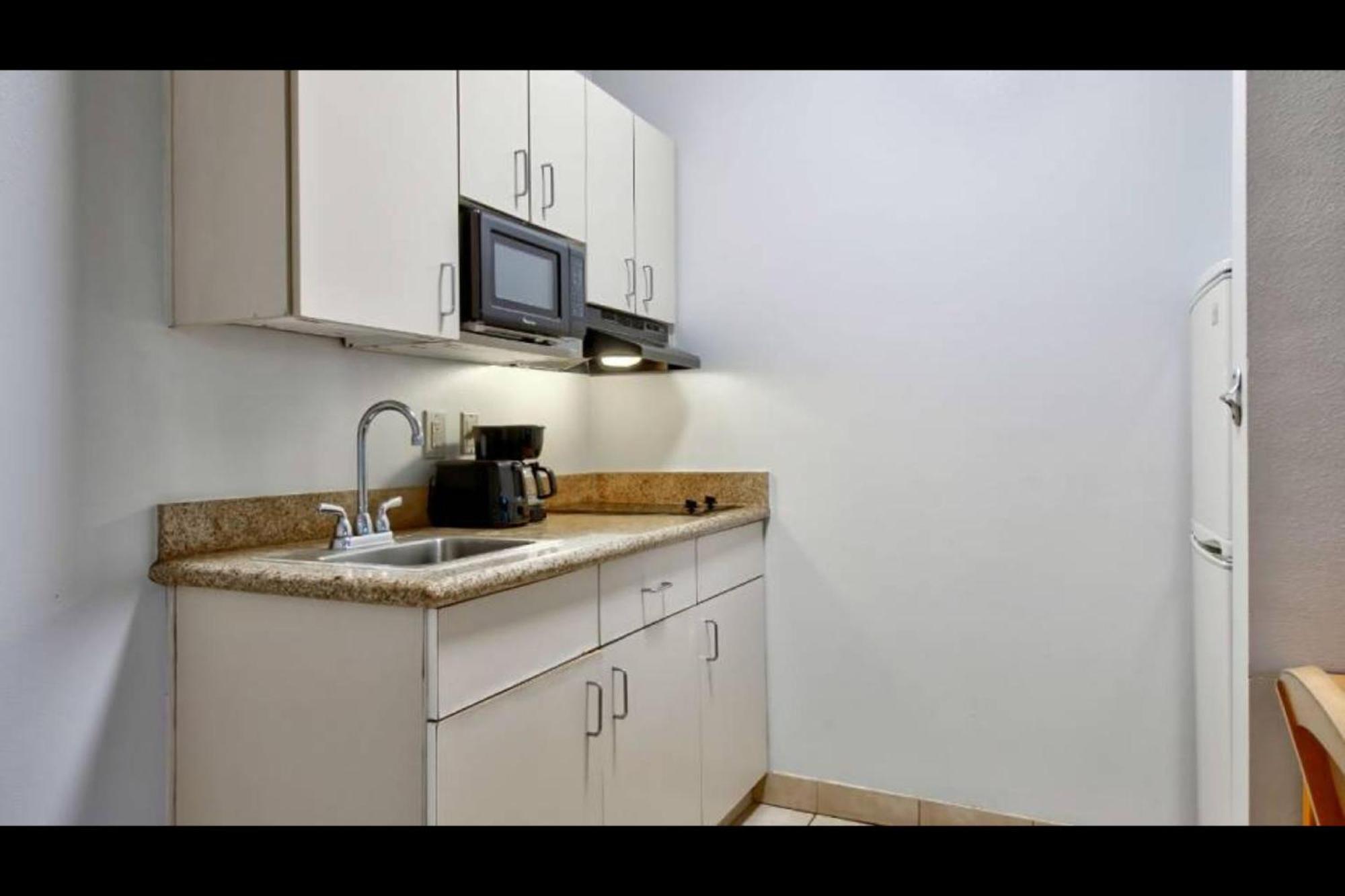 Oyo Townhouse Sulphur,La Extended Stay Kültér fotó