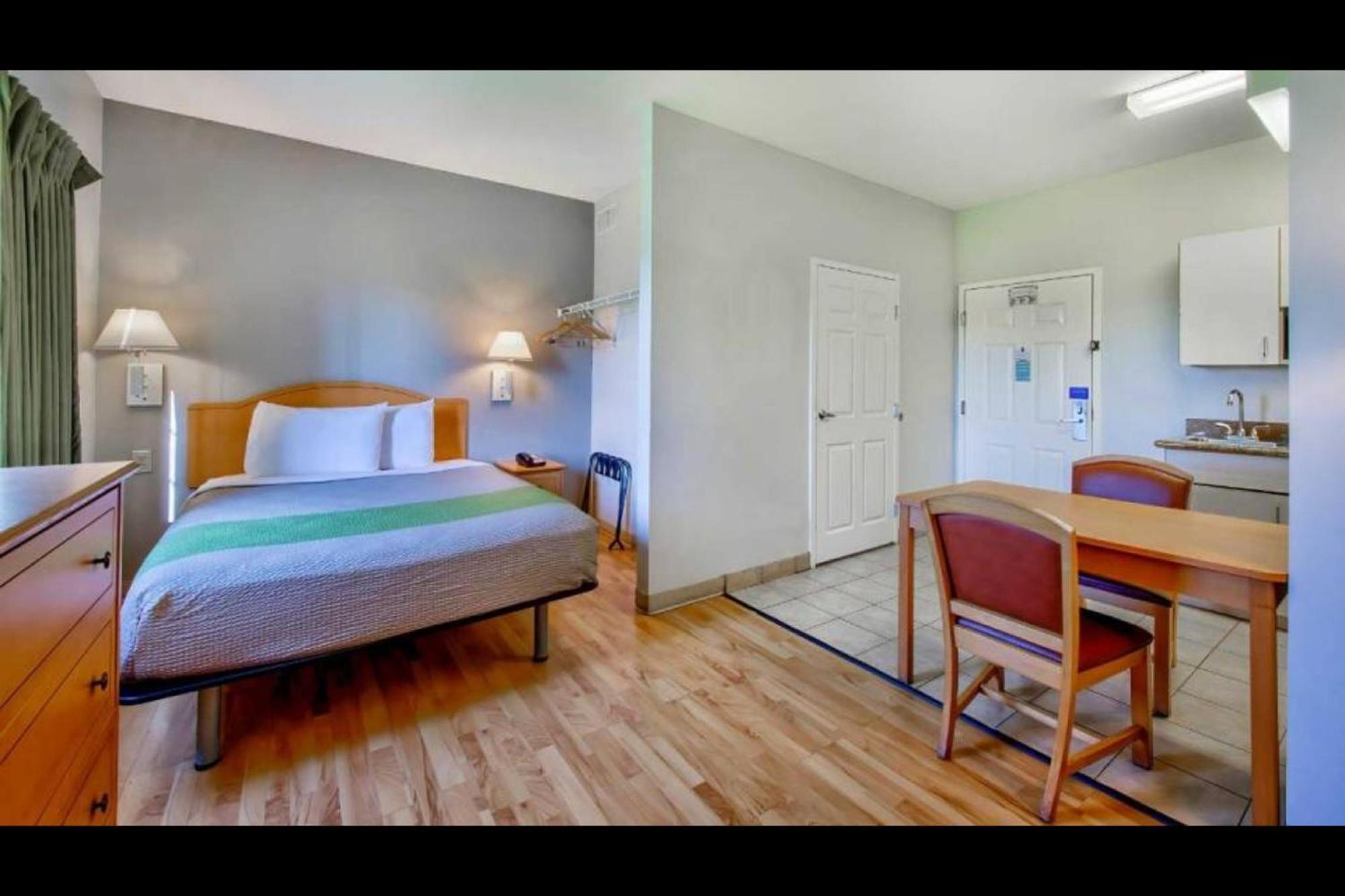Oyo Townhouse Sulphur,La Extended Stay Kültér fotó